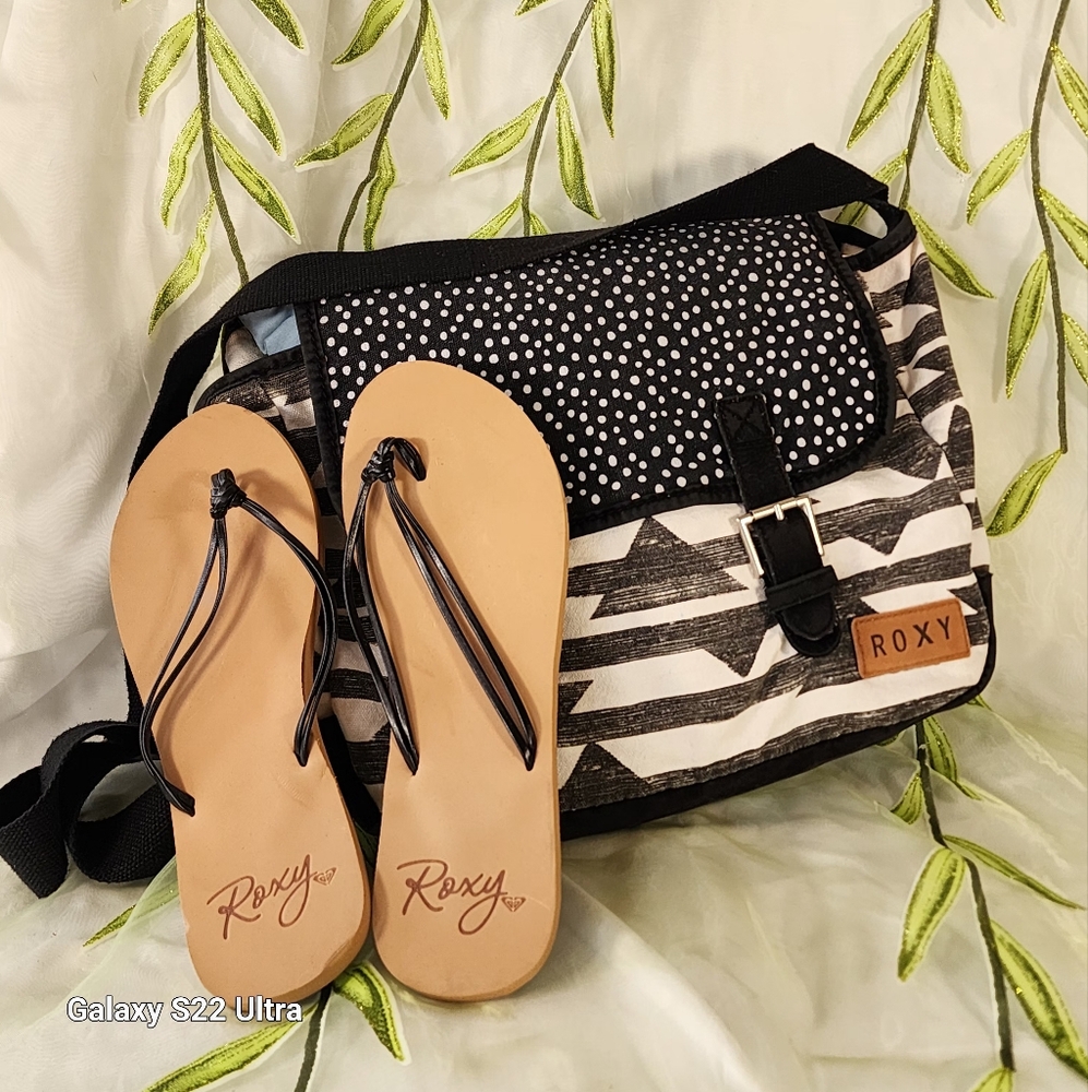 🏝 Roxy Tan and Black Flip-Flops and  Purse set